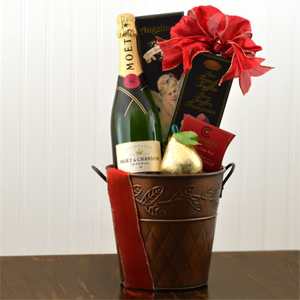Moet Chandon Champagne Gift Basket